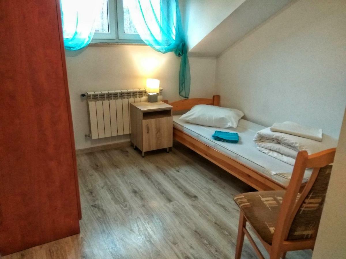 Pokoje Na Wiejskiej Naleczow Exterior foto