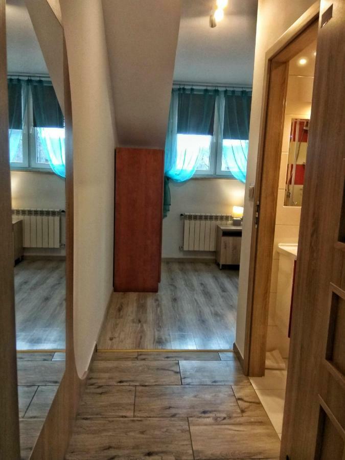 Pokoje Na Wiejskiej Naleczow Exterior foto