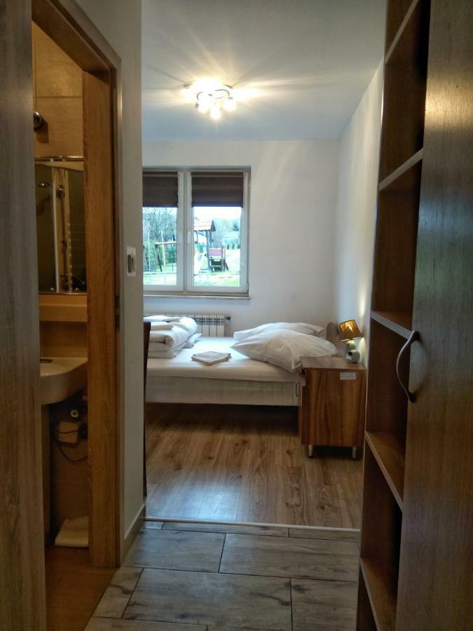 Pokoje Na Wiejskiej Naleczow Exterior foto