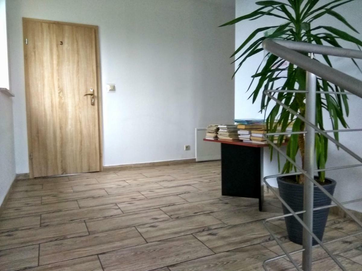 Pokoje Na Wiejskiej Naleczow Exterior foto
