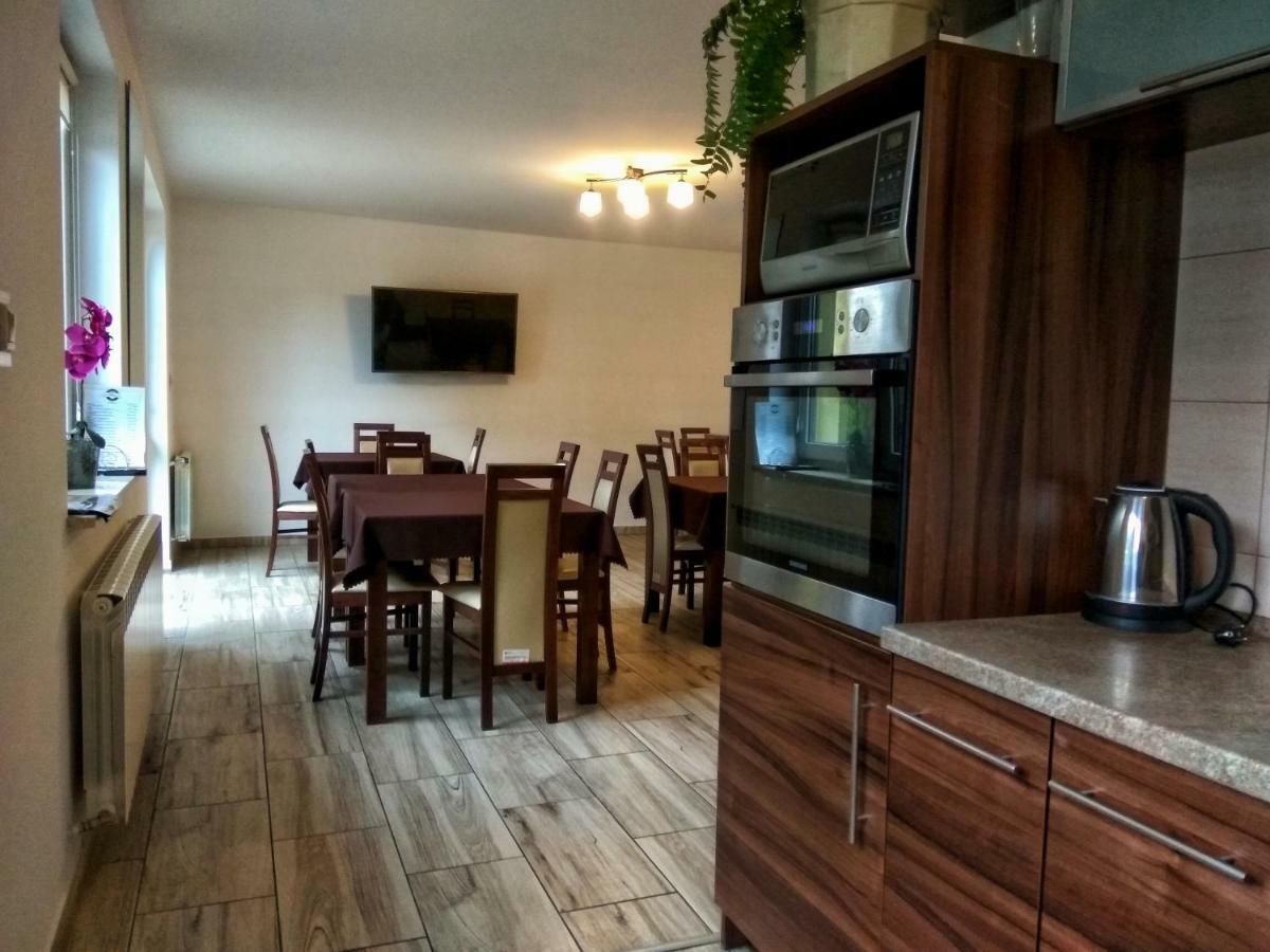 Pokoje Na Wiejskiej Naleczow Exterior foto