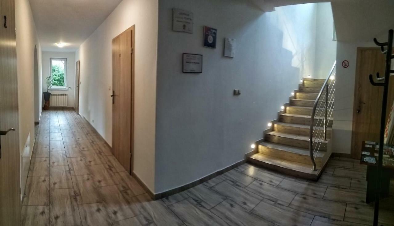 Pokoje Na Wiejskiej Naleczow Exterior foto