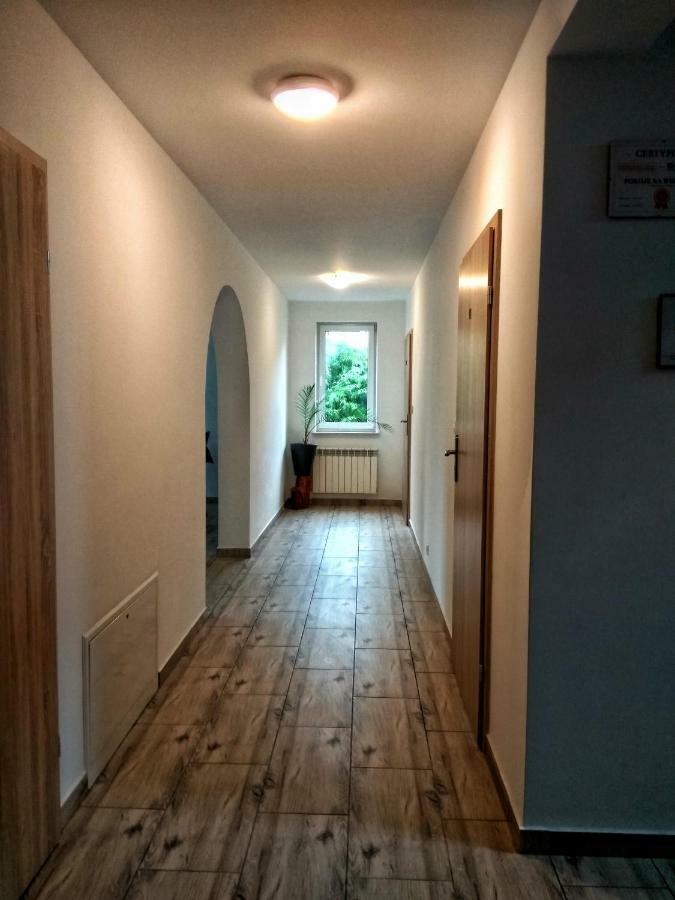 Pokoje Na Wiejskiej Naleczow Exterior foto